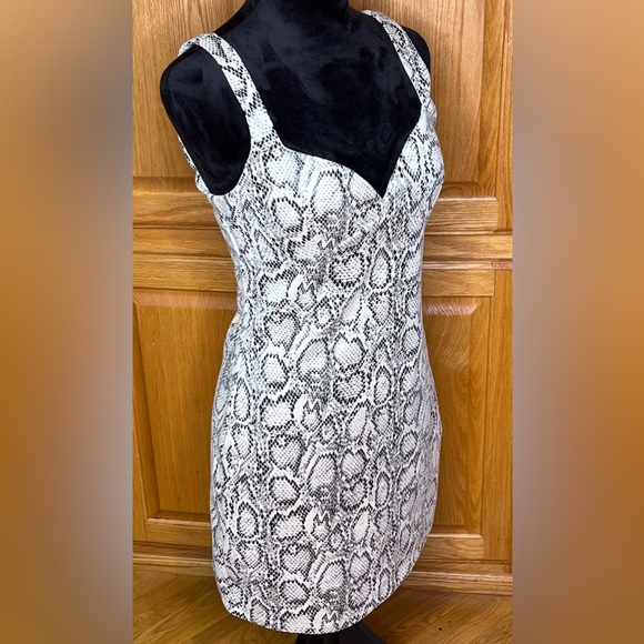 ZARA Animal Print Snakeskin Faux Suede Mini Dress Black & Ecru Size Medium‎ - Picture 5 of 13